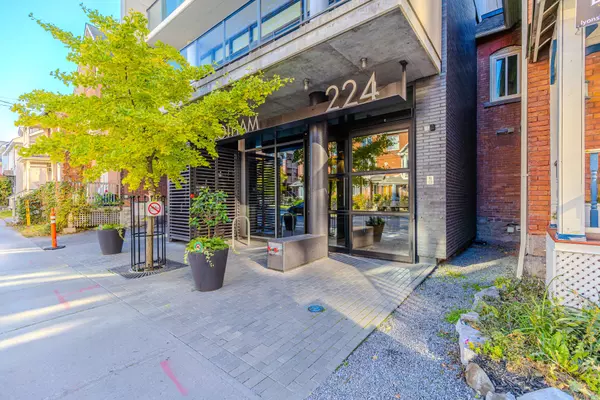Ottawa Centre, ON K1R 0C1,224 LYON ST N #1308