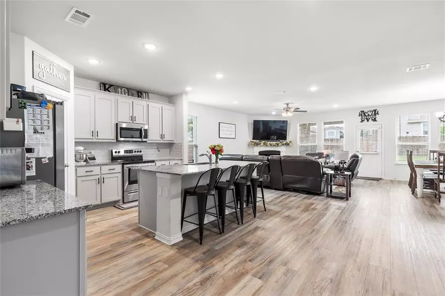 804 Feather Edge Drive, Springtown, TX 76082