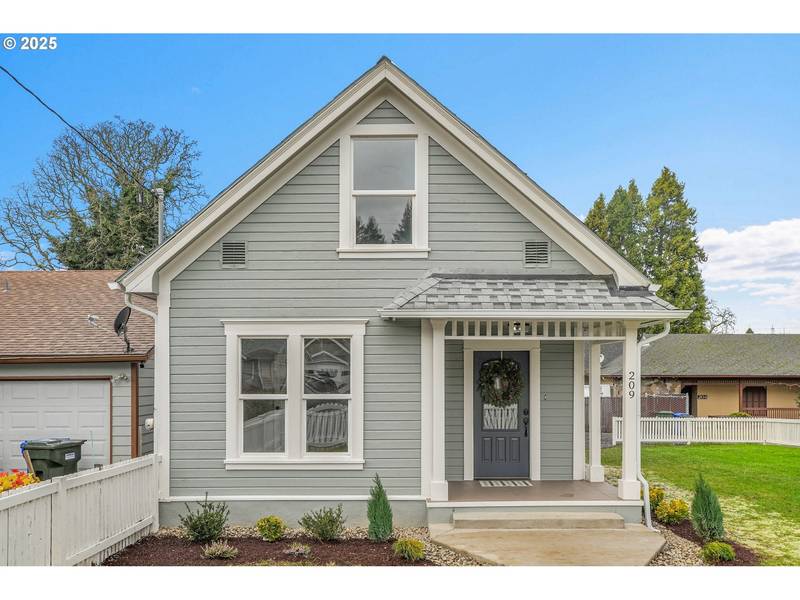 209 SE CURRIN ST, Estacada, OR 97023