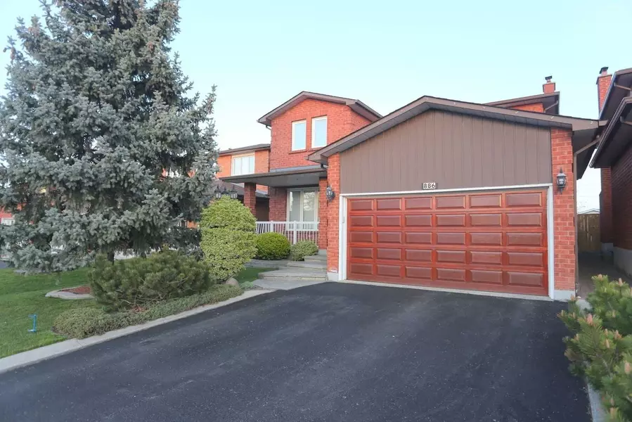 886 Wetherby LN, Mississauga, ON L4W 4S8