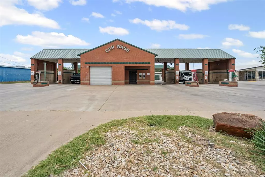 Granbury, TX 76048,1433 N Plaza Drive