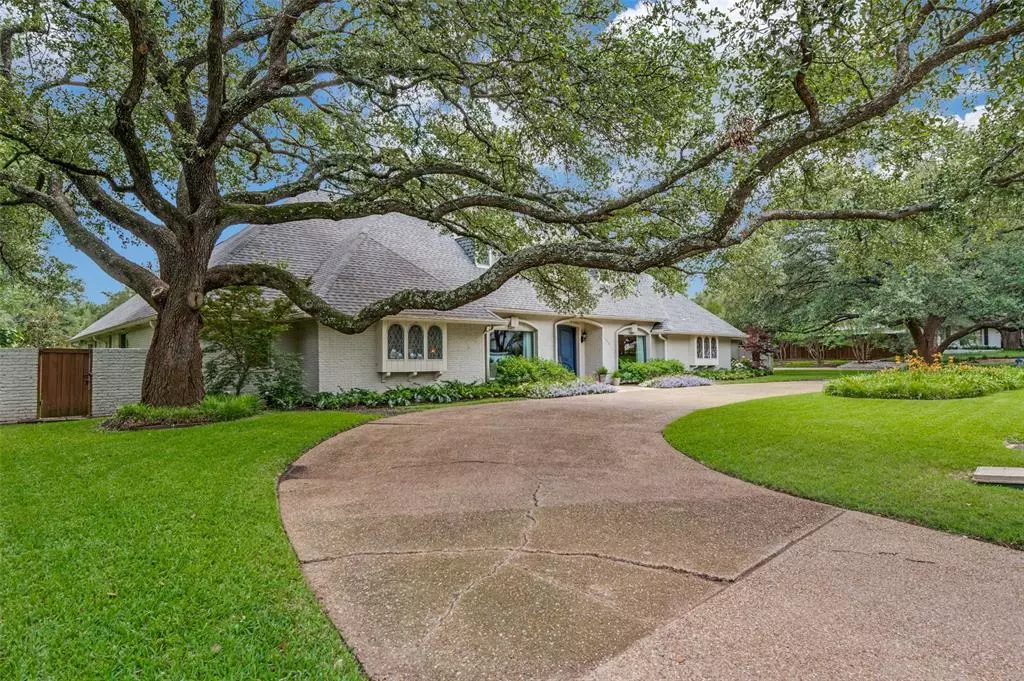 Dallas, TX 75225,7212 Stefani Drive