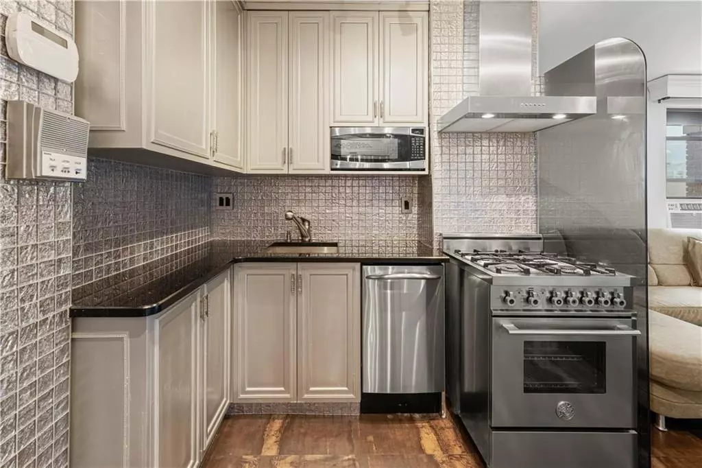 Brooklyn, NY 11210,2607 Avenue O #6C