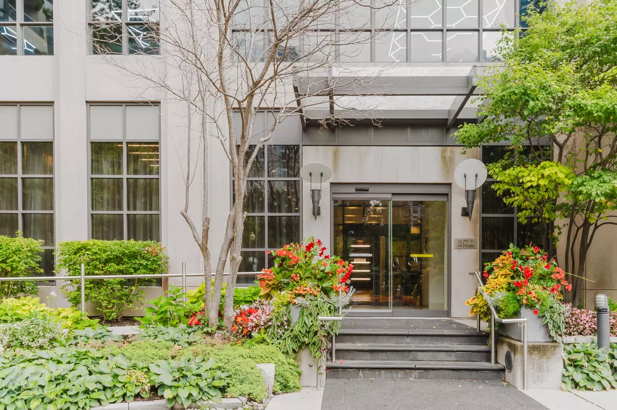 Toronto C14, ON M2N 0C1,500 Doris AVE #929