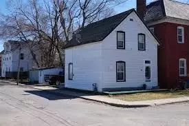 Smiths Falls, ON K7A 1K3,29 ROBINSON AVE