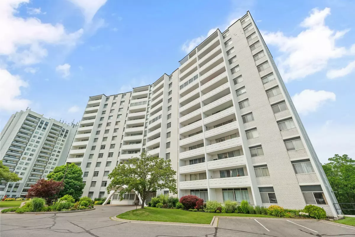 St. Catharines, ON L2T 3G7,15 TOWERING HEIGHTS BLVD #807