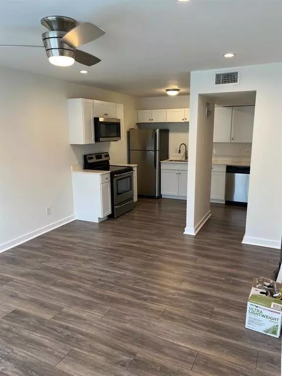 Dallas, TX 75219,2902 Douglas #211