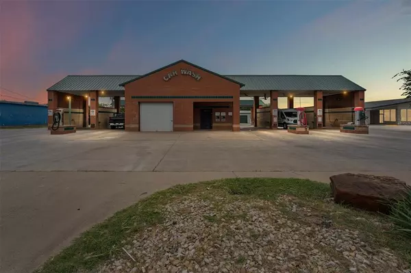 Granbury, TX 76048,1433 N Plaza Drive