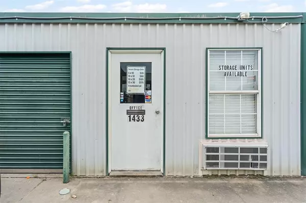 Granbury, TX 76048,1433 N Plaza Drive