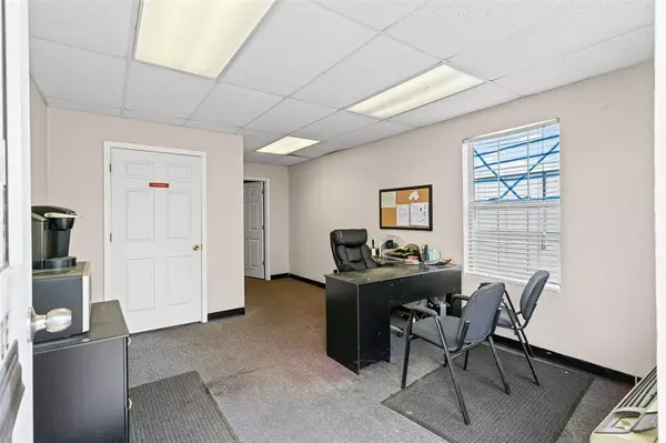 Granbury, TX 76048,1433 N Plaza Drive