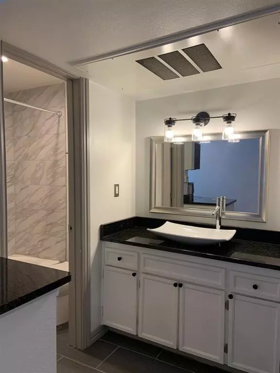 Dallas, TX 75219,2800 Douglas Avenue #112