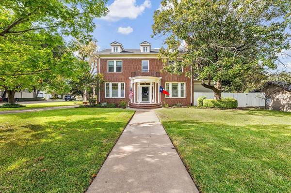 3211 Austin Avenue, Waco, TX 76710