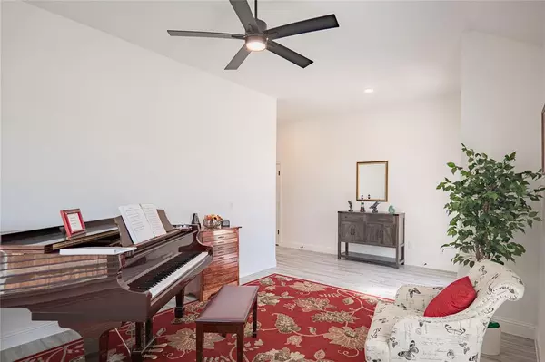 Waxahachie, TX 75165,297 Sparkling Springs Drive