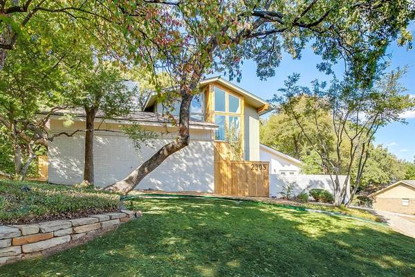 2305 Oak Forest Court,  Arlington,  TX 76012