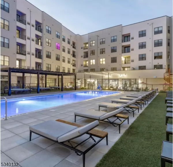 Elizabeth City, NJ 07202,100 Union St #429