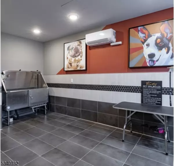 Elizabeth City, NJ 07202,100 Union St #429