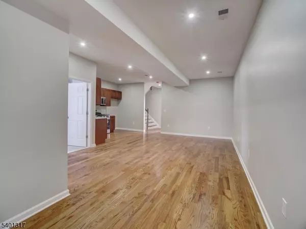 Newark City, NJ 07104,236 Woodside Ave