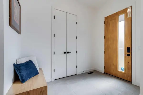 Calgary, AB T2N 0N9,2326 4 AVE NW