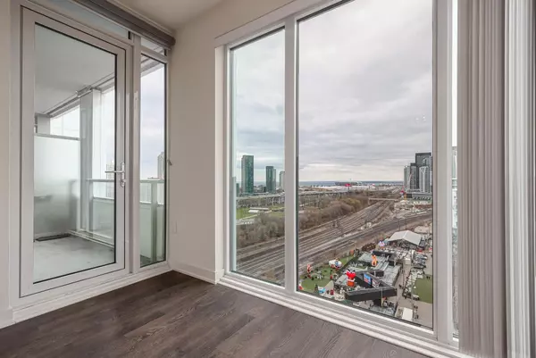 27 Bathurst ST #1508W,  Toronto C01,  ON M5V 0R1