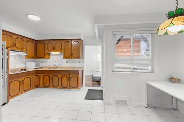 Toronto C06, ON M3H 2C4,118 Palm DR