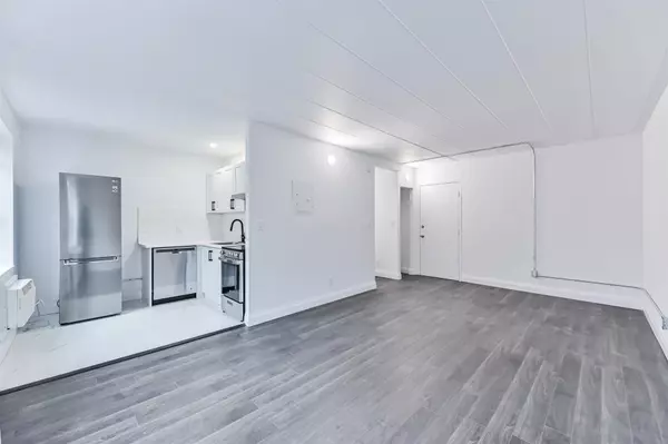 325 Sammon AVE #207, Toronto E03, ON M4J 2A1