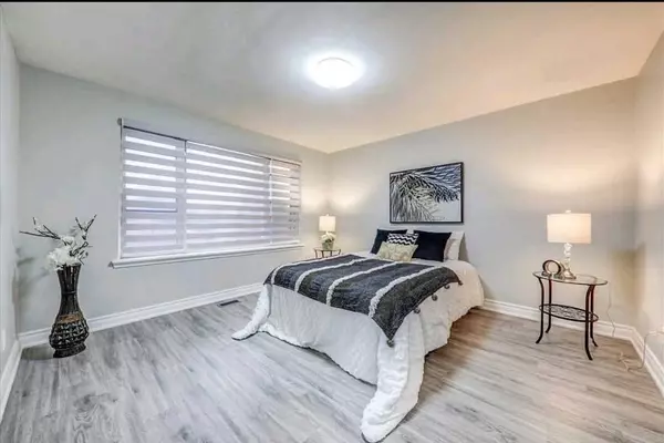 Oshawa, ON L1H 2W8,574 Crerar AVE #Upper Level