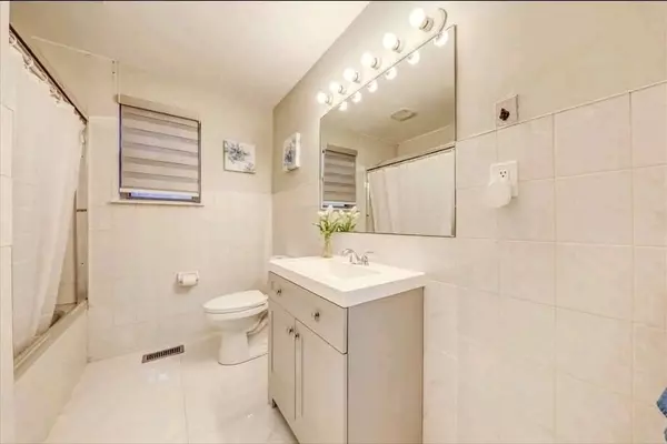 Oshawa, ON L1H 2W8,574 Crerar AVE #Upper Level