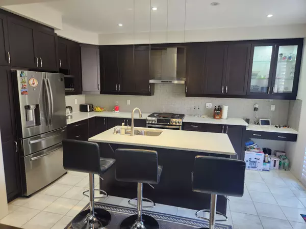 Whitby, ON L1P 0H9,17 Windflower WAY