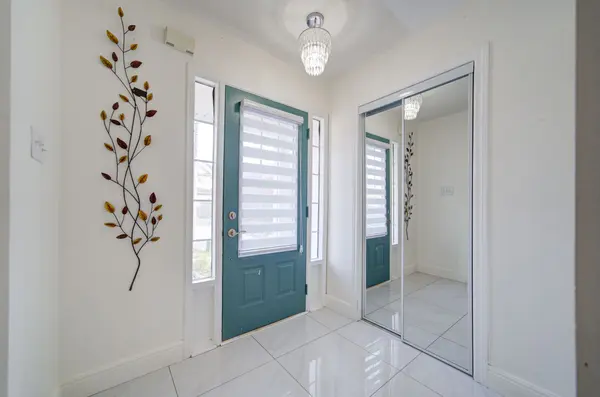 Whitby, ON L1R 3H4,27 Macmillan AVE