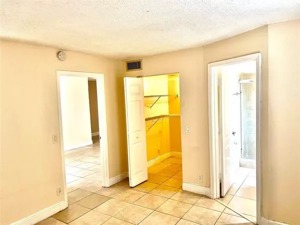 Tamarac, FL 33319,4425 Treehouse Ln #A