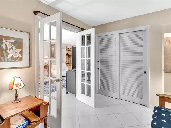 Oakland Park, FL 33334,3020 NE 16th Ave #204 E