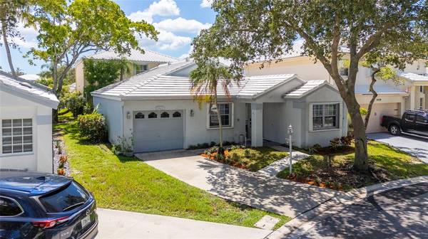 9424 NW 8 CR, Plantation, FL 33324