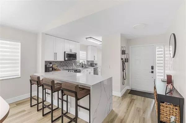 Plantation, FL 33324,9424 NW 8 CR