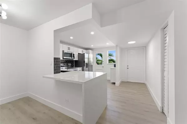 Miami, FL 33179,441 NE 195th St #302