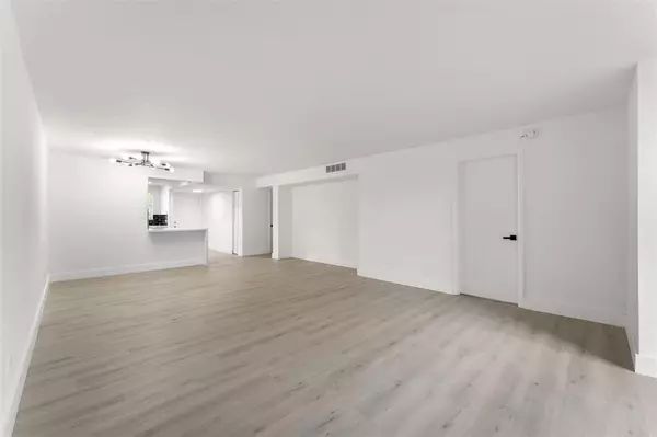 Miami, FL 33179,441 NE 195th St #302