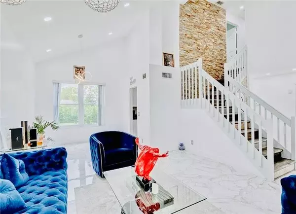 Royal Palm Beach, FL 33411,128 N Royal Pine Cir N