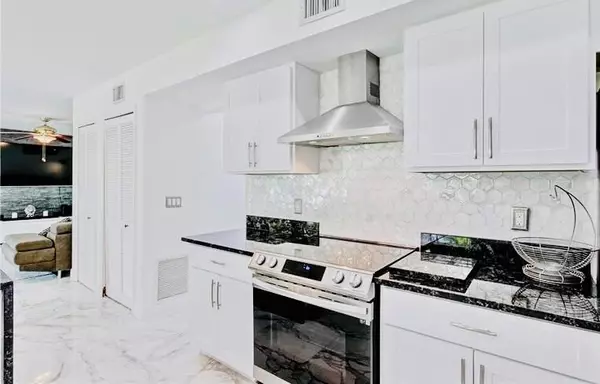 Royal Palm Beach, FL 33411,128 N Royal Pine Cir N