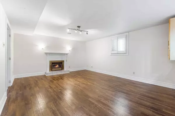 Newmarket, ON L3X 1L3,912 Tegal PL #Basement