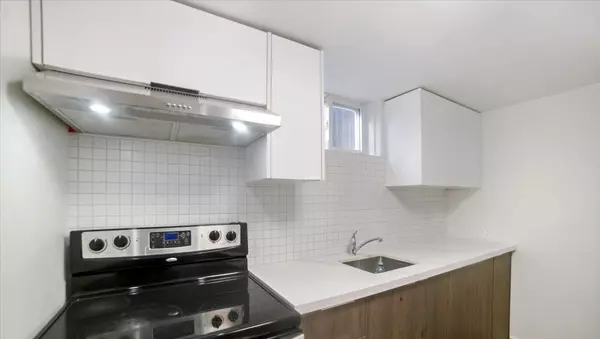 28 Charlbrook AVE #Basement, Barrie, ON L4M 2Y4