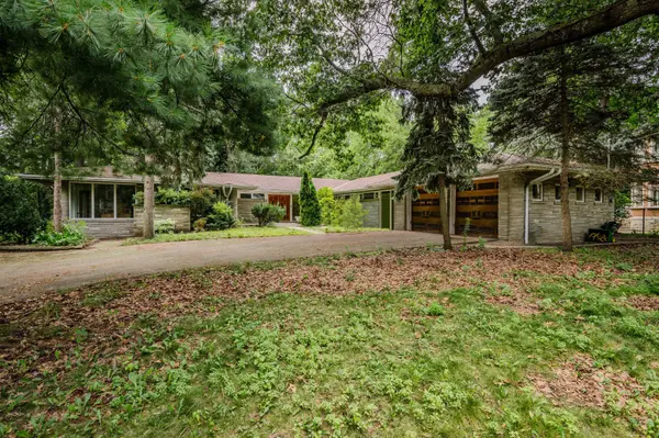 3 Edgehill RD, Toronto W08, ON M9A 4N1