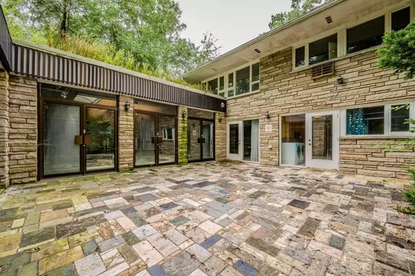 Toronto W08, ON M9A 4N1,3 Edgehill RD