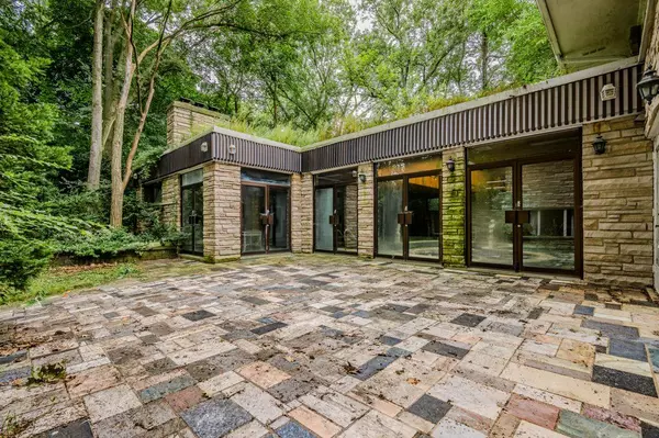 Toronto W08, ON M9A 4N1,3 Edgehill RD