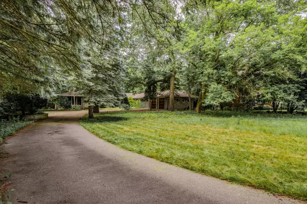 Toronto W08, ON M9A 4N1,3 Edgehill RD