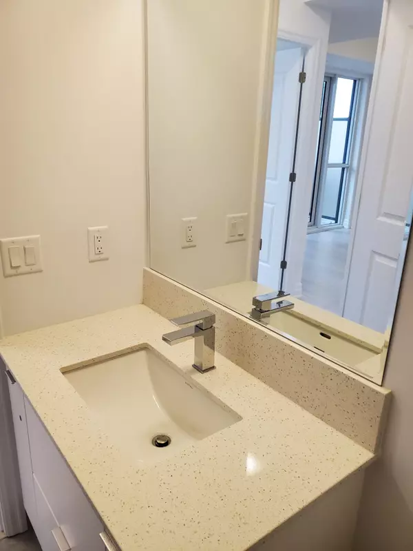 Mississauga, ON L5B 0N6,30 Elm DR W #2210