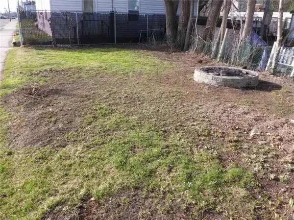 Smiths Falls, ON K7A 1K3,29 ROBINSON AVE