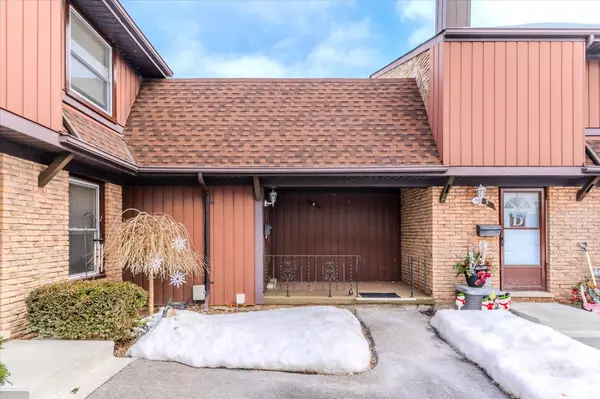 Cambridge, ON N1R 6G1,235 Ferguson AVE #4