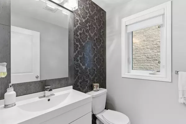 Hamilton, ON L9K 0G2,142 Irwin AVE