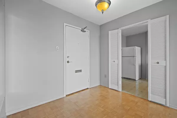 St. Catharines, ON L2T 3G7,15 TOWERING HEIGHTS BLVD #807