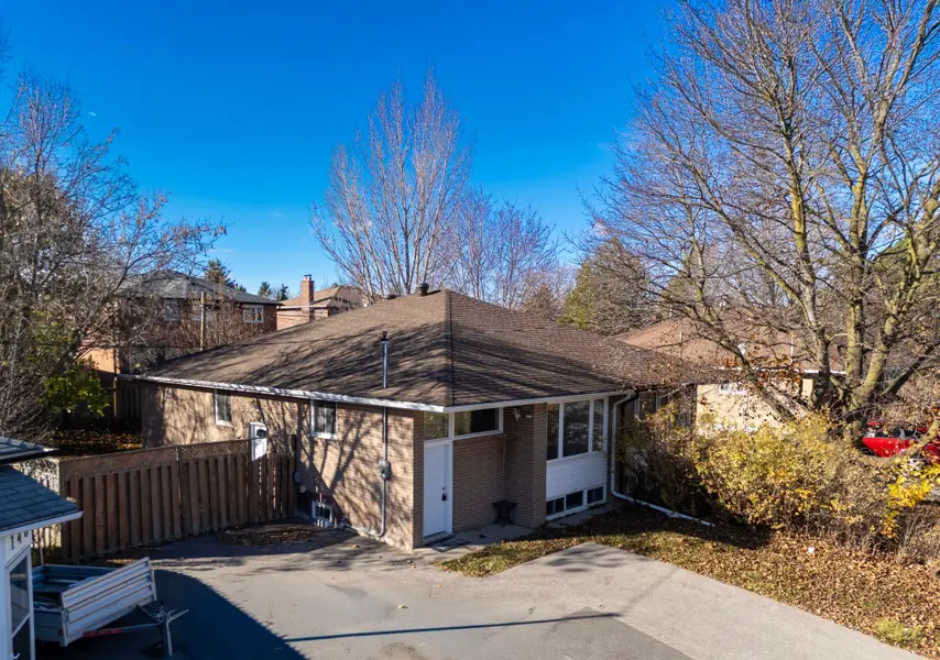 144 Cherrywood DR, Newmarket, ON L3Y 2X7