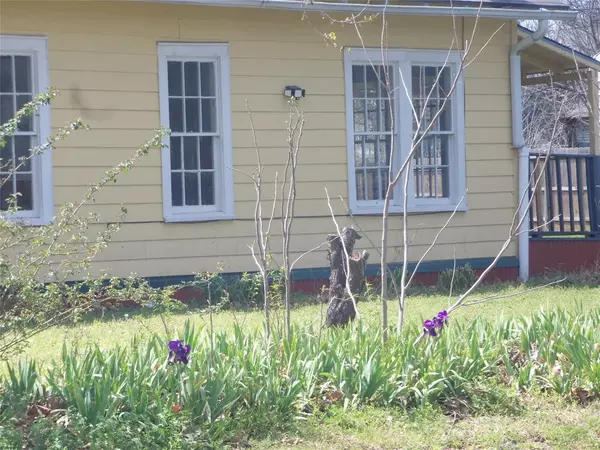 Hubbard, TX 76648,307 NE 5th Street